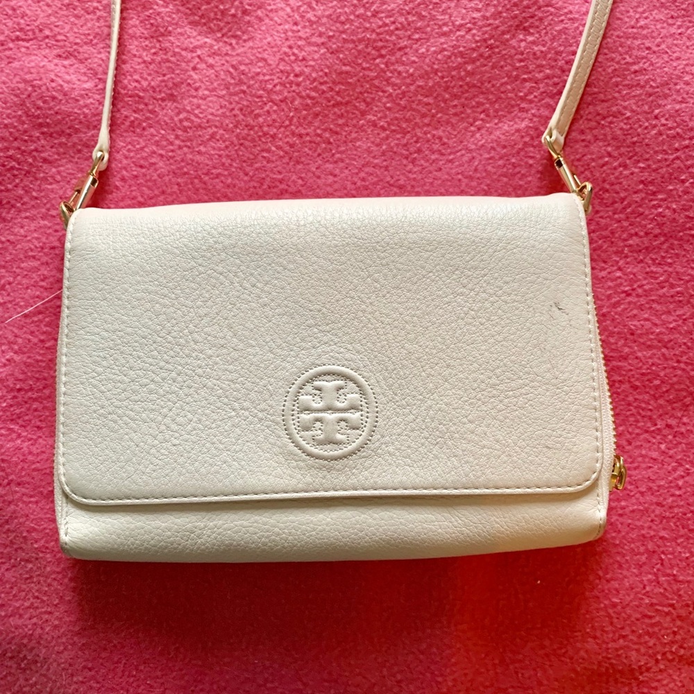 Tory Burch New Ivory Flat Bombe Wallet Crossbody